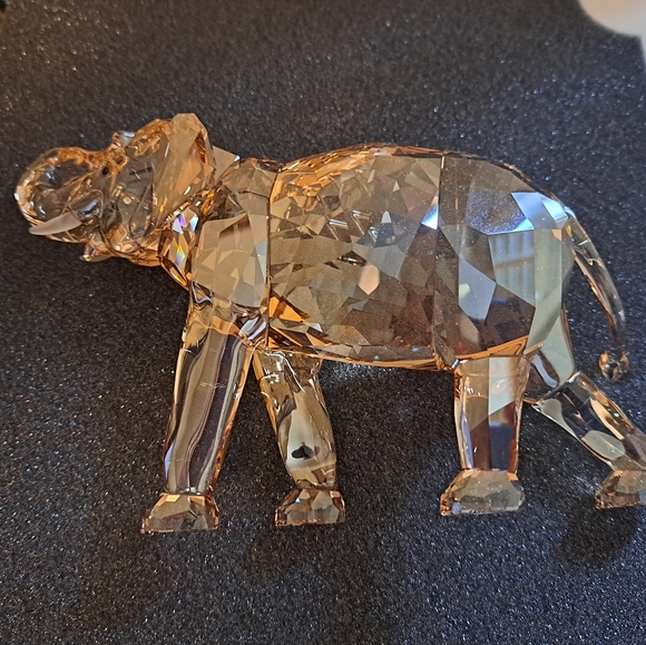 Swarovski Elephant in box with plaque and COA Pristine 1137207 - Picture 10 of 16